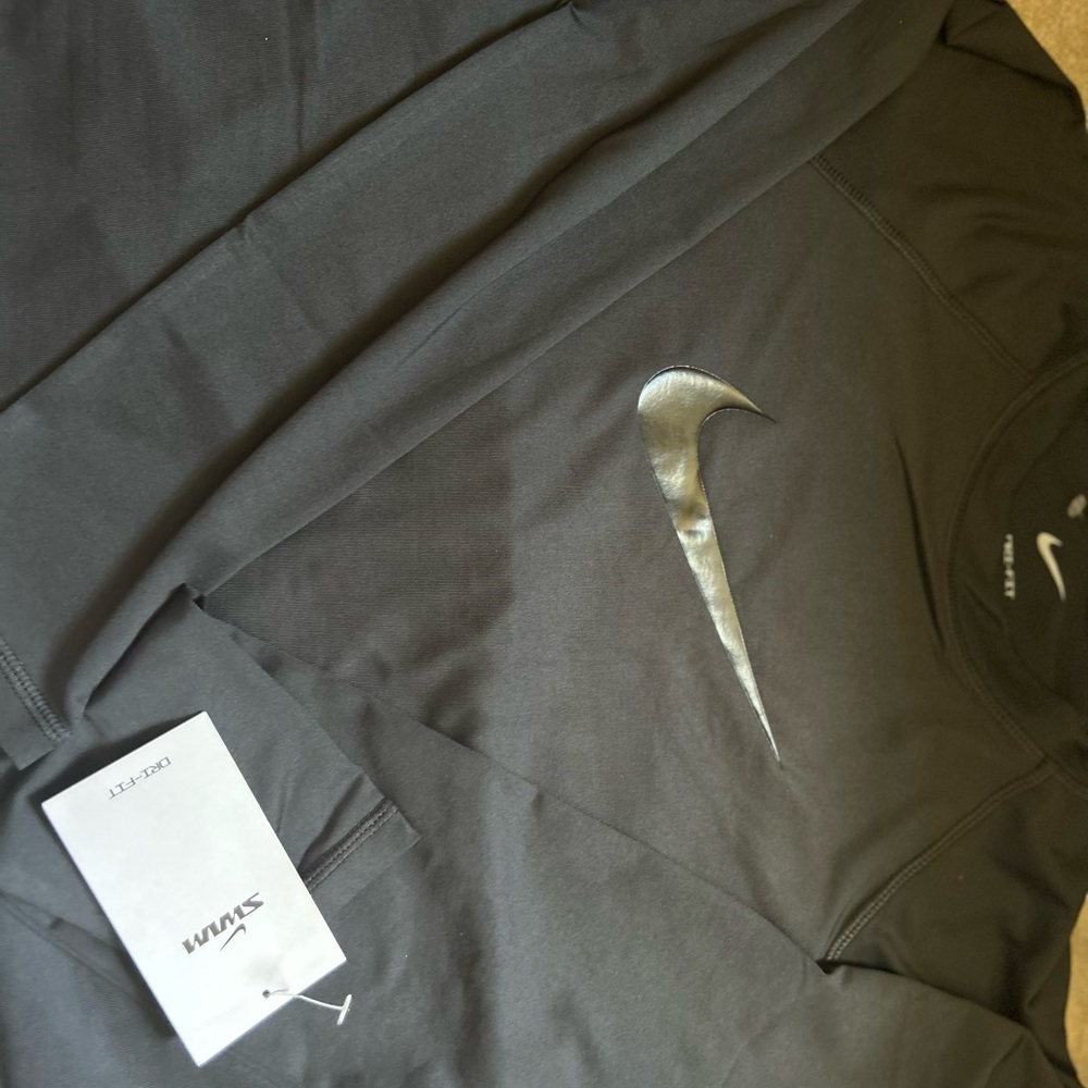 NWT NIKE Women’s LONG SLEEVE SWIM TOP